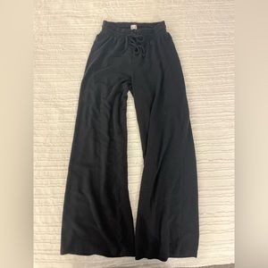 Aritzia Wilfred - Free Lounge Sweatpants in Black